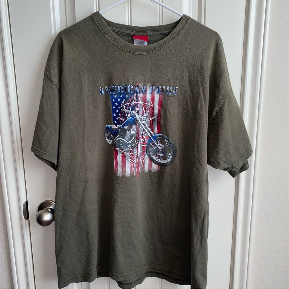 American pride, green T-shirt